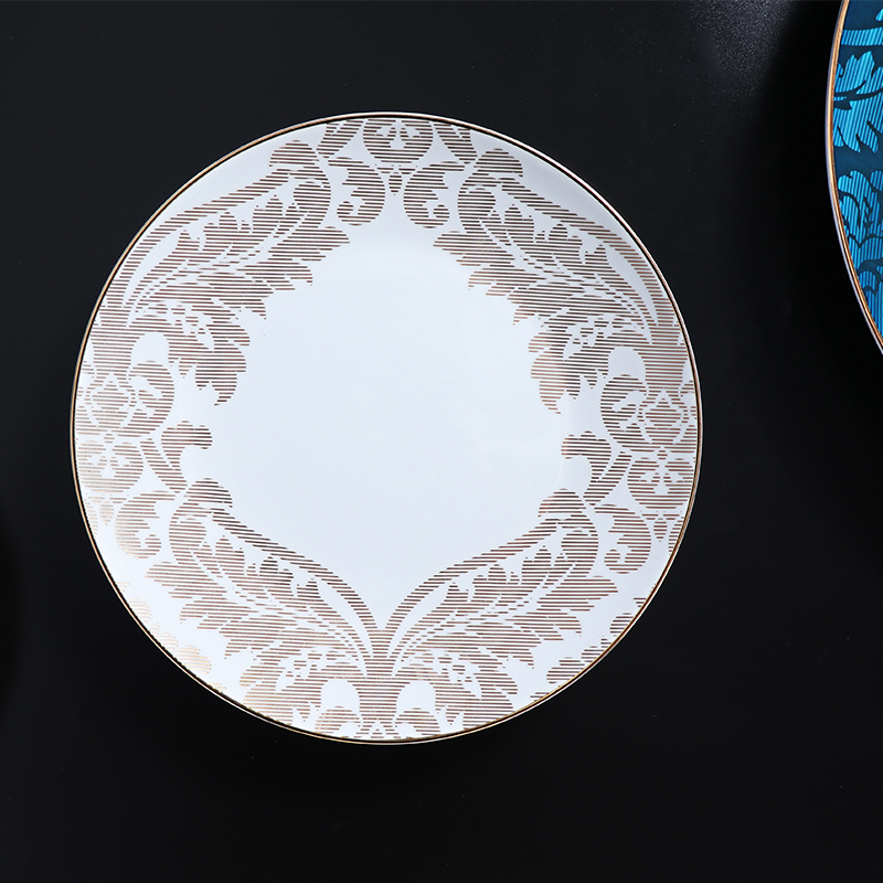 Нордический Диннерваре устанавливает плиты костяного фарфора оправы золота установленные для ресторана